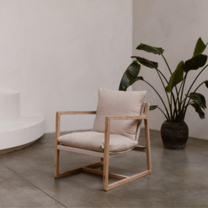 Handgemaakte eikenhouten fauteuil met luxe kussenset van Atelier Ligne.